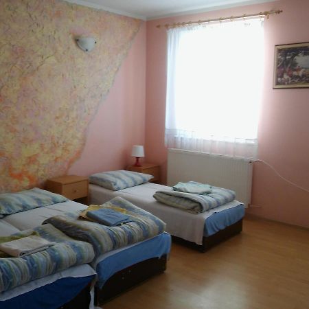 Motel Ararat โควอบเซก ภายนอก รูปภาพ