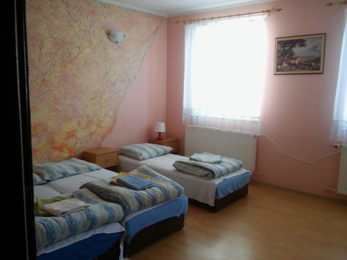 Motel Ararat โควอบเซก ภายนอก รูปภาพ