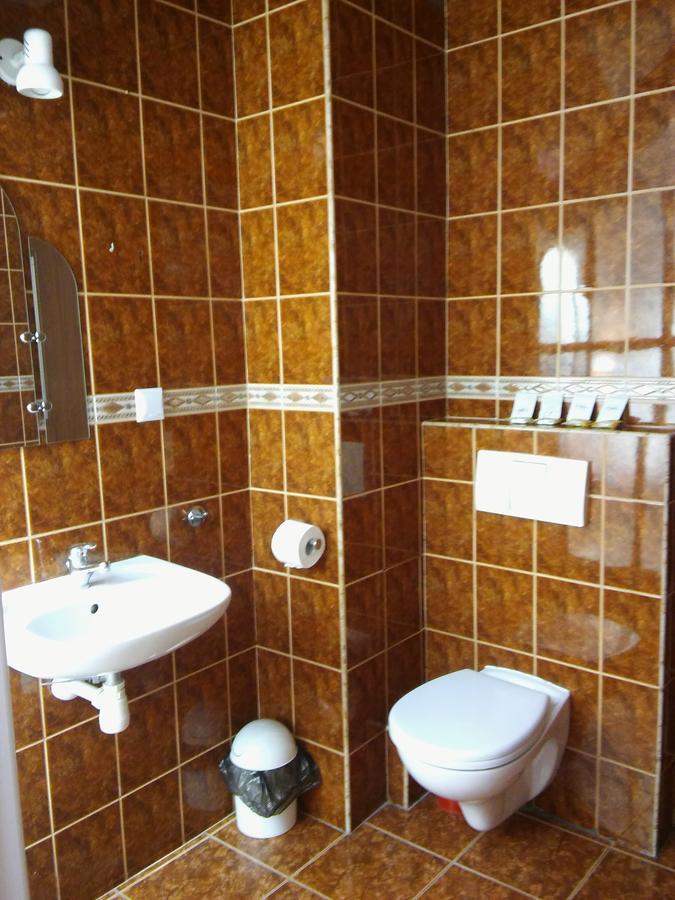 Motel Ararat โควอบเซก ภายนอก รูปภาพ